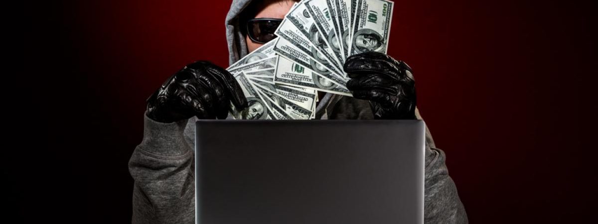 024152948-hacker-and-money